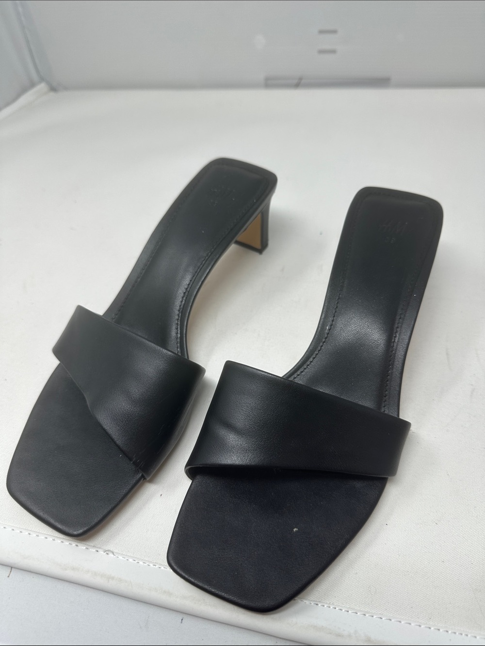 H&M Slide sandals. Size 39. 8 to 8.5US